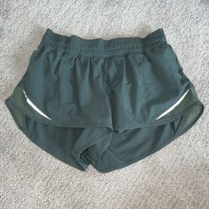 Lulu lemon 2.5 inseem hotty hot shorts